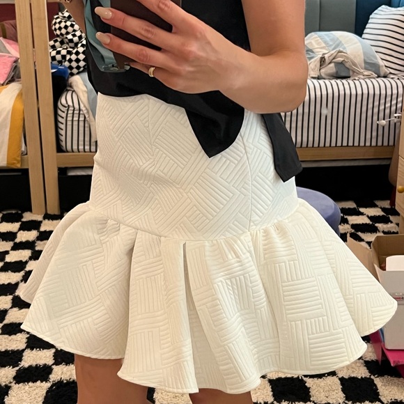 NWT Quilted white peplum skirt - Picture 5 of 7